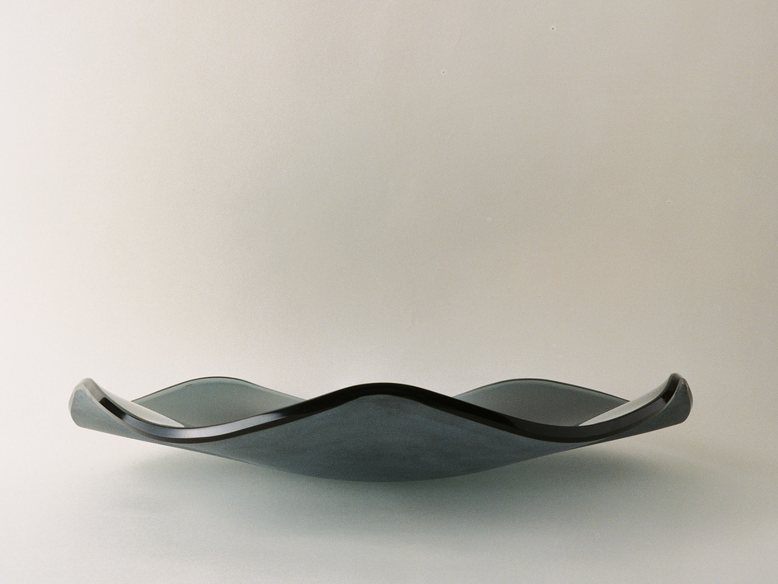 Waved glass dish