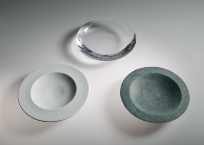 3 objects, cristal, bronze en porselain, dia meter 25 cm
